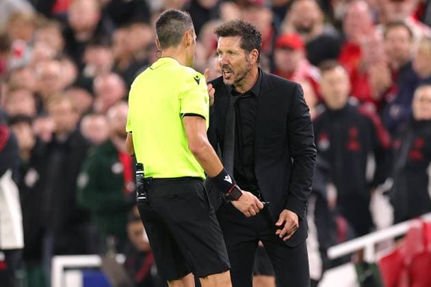 Football - UEFA Champions League - League Phase - Liverpool v Atletico Madrid 17th September 2025 - UEFA Champions League - League Phase - Liverpool v Atletico Madrid - Referee Maurizio Mariani and Atletico Madrid coach Diego Simeone argue - Photo: Simon Stacpoole Offside. Liverpool UK Copyright: xSimonxStacpoolexOffside