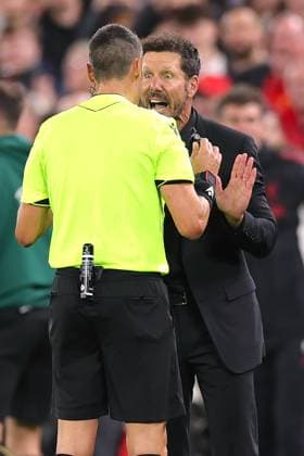 Football - UEFA Champions League - League Phase - Liverpool v Atletico Madrid 17th September 2025 - UEFA Champions League - League Phase - Liverpool v Atletico Madrid - Referee Maurizio Mariani and Atletico Madrid coach Diego Simeone argue - Photo: Simon Stacpoole Offside. Liverpool UK Copyright: xSimonxStacpoolexOffside