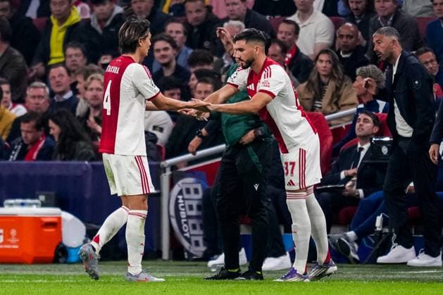 AMSTERDAM, NETHERLANDS - SEPTEMBER 17: Ko Itakura of AFC Ajax is substituted for Josip Sutalo of AFC Ajax during the UEFA Champions League 2025 26 League Phase MD1 match between AFC Ajax and FC Internazionale Milano at Johan Cruijff Arena on September 17, 2025 in Amsterdam, Netherlands. (Photo by Rene Nijhuis) SPO  Copyright: xRenexNijhuis