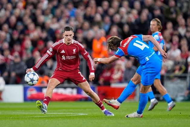 September 17, 2025, Liverpool, Liverpool, England: Florian Wirtz of Liverpool FC and Conor Gallagher of Atletico de Madrid in action during the UEFA Champions League 2025 26 League Phase MD1 match between Liverpool FC and Atletico de Madrid at Anfield on September 17, 2025, in Liverpool, England. Liverpool England - ZUMAa181 20250917_zaa_a181_018 Copyright: xDennisxAgyemanx