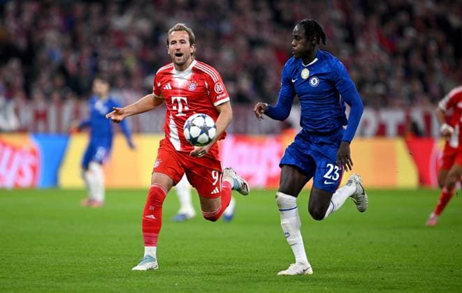 FUSSBALL CHAMPIONS LEAGUE SAISON 2025 2026 Vorrunde 1. Spieltag 17.09.2025 FC Bayern Muenchen - FC Chelsea London Harry Kane (li, FC Bayern Muenchen) gegen Trevoh Chalobah (re, FC Chelsea)