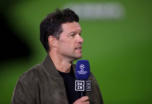 Fussball, Herren, Champions League, Saison 2025 2026, FC Bayern München - FC Chelsea, 1.Spieltag, Allianz Arena Michael Ballack, ehemaliger Fussballer und TV Experte, DAZN mit Mikrofon, Kopf, Portrait