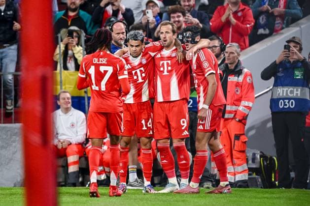 Harry Kane (Bayern München) celebrates after scoring his team s third goal with teammates during the UEFA Champions League 2025 26 League Phase MD1 match between FC Bayern München and Chelsea FC at Football Arena Munich on September 17, 2025 in Munich, Germany. (Photo by Harry Langer DeFodi Images)