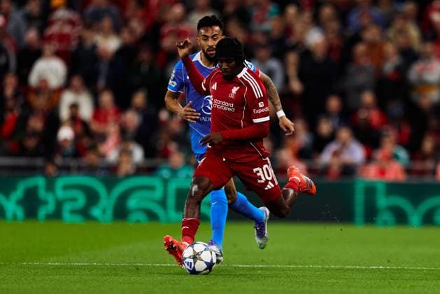 LIVERPOOL, ENGLAND - SEPTEMBER 17: Jeremie Frimpong of Liverpool runs with the ball during the UEFA Champions League 2025 26 League Phase MD1 match between Liverpool and Atletico Madrid at Anfield on September 17, 2025 in Liverpool, England. (Photo by Kobie Abbott Sports Press Photo) Copyright: xKobiexAbbottx Sportspressphoto_SPR27574