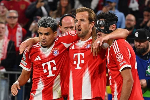 Torjubel v.re:Aleksandar PAVLOVIC (Bayern Muenchen),Harry KANE (Bayern Muenchen),Luis DIAZ (Bayern Muenchen), Jubel,Freude,Begeisterung,Aktion. Fussball Champions League,Saison 2025 26 ,1.Spieltag. FC Bayern Muenchen - FC Chelsea 3-1 am 17.09.2025 A L L I A N Z A R E N A