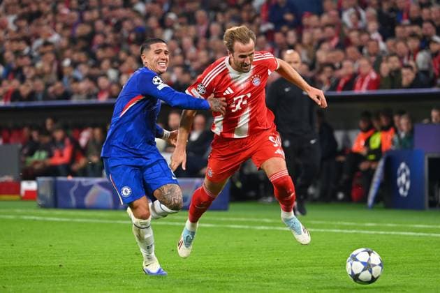 Harry KANE (Bayern Muenchen), Aktion,Zweikampf gegen Enzo FERNANDEZ (Chelsea FC). Fussball Champions League,Saison 2025 26 ,1.Spieltag. FC Bayern Muenchen - FC Chelsea 3-1 am 17.09.2025 A L L I A N Z A R E N A