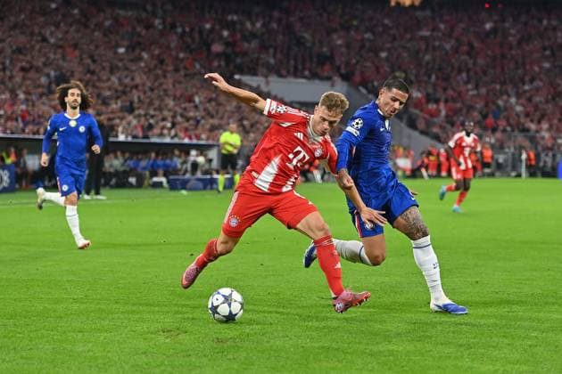 Joshua KIMMICH (Bayern Muenchen), Aktion,Zweikampf gegen Enzo FERNANDEZ (Chelsea FC) Fussball Champions League,Saison 2025 26 ,1.Spieltag. FC Bayern Muenchen - FC Chelsea 3-1 am 17.09.2025 A L L I A N Z A R E N A