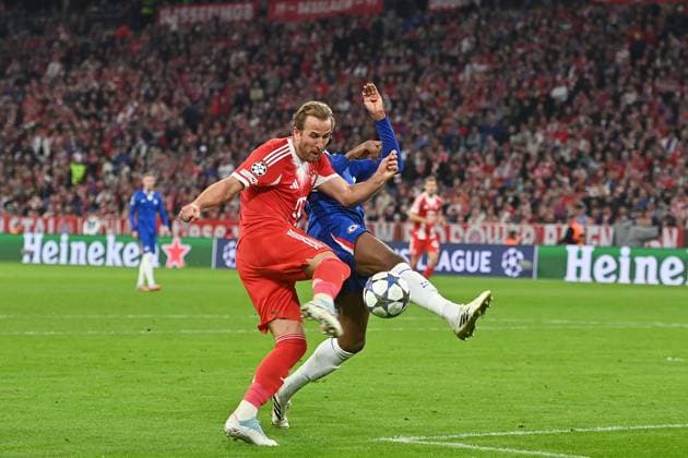 Harry KANE (Bayern Muenchen),Aktion,Zweikampf. Fussball Champions League,Saison 2025 26 ,1.Spieltag. FC Bayern Muenchen - FC Chelsea 3-1 am 17.09.2025 A L L I A N Z A R E N A