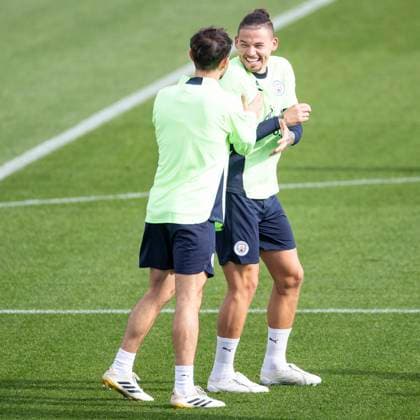 Manchester City Training Session And press conference, PK, Pressekonferenz - UEFA Champions League 2025 26 League Phase MD1 Kalvin Phillips 44 of Manchester City F.C. and Bernardo Silva 20 of Manchester City F.C. participate in the Manchester City training session before their UCL match against Napoli at the Joie Stadium in Manchester, England, on September 17, 2025. Manchester Manchester United, ManU Kingdom  Copyright: xMIxNewsx originalFilename:fletcher-manchest250917_nplFu.jpg