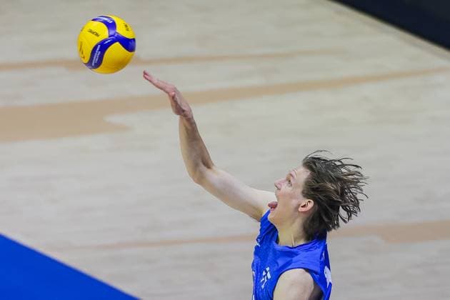 (250918) -- QUEZON CITY, Sept. 18, 2025 -- Severi Savonsalmi of Finland serves during the pool C match between Finland and South Korea at the FIVB Men s World Championship, WM, Weltmeisterschaft 2025 in Quezon City, the Philippines, on Sept. 18, 2025. ) (SP)THE PHILIPPINES-QUEZON CITY-VOLLEYBALL-FIVB MEN S WORLD CHAMPIONSHIP 2025-FIN VS KOR RouellexUmali 
