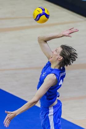 (250918) -- QUEZON CITY, Sept. 18, 2025 -- Severi Savonsalmi of Finland serves during the pool C match between Finland and South Korea at the FIVB Men s World Championship, WM, Weltmeisterschaft 2025 in Quezon City, the Philippines, on Sept. 18, 2025. ) (SP)THE PHILIPPINES-QUEZON CITY-VOLLEYBALL-FIVB MEN S WORLD CHAMPIONSHIP 2025-FIN VS KOR RouellexUmali 