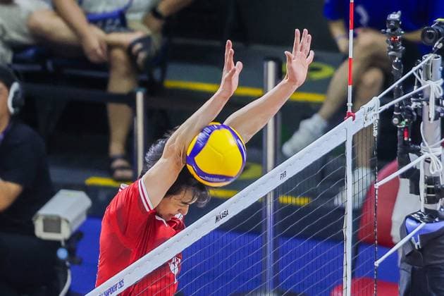 (250918) -- QUEZON CITY, Sept. 18, 2025 -- Lim Sungjin of South Korea blocks the ball during the pool C match between Finland and South Korea at the FIVB Men s World Championship, WM, Weltmeisterschaft 2025 in Quezon City, the Philippines, on Sept. 18, 2025. ) (SP)THE PHILIPPINES-QUEZON CITY-VOLLEYBALL-FIVB MEN S WORLD CHAMPIONSHIP 2025-FIN VS KOR RouellexUmali 