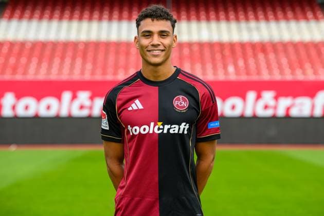 17.09.2025 - 1. FC Nürnberg FCN ( Club ) - 2. Fussball Bundesliga BL - Saison 2025 2026 - Fototermin Porträttermin Vorstellung Präsentation Pressetermin - - Einzelbild Einzelfoto Portrait Porträt Kopfbild - Henri Koudossou (8, 1. FC Nürnberg FCN )