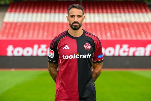 17.09.2025 - 1. FC Nürnberg FCN ( Club ) - 2. Fussball Bundesliga BL - Saison 2025 2026 - Fototermin Porträttermin Vorstellung Präsentation Pressetermin - - Einzelbild Einzelfoto Portrait Porträt Kopfbild - Adriano Grimaldi (33, 1. FC Nürnberg FCN )