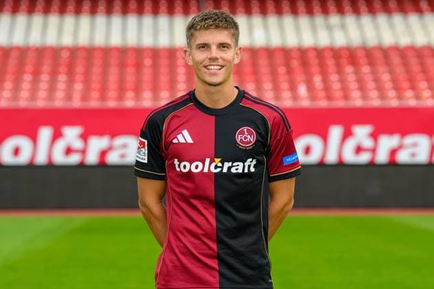 17.09.2025 - 1. FC Nürnberg FCN ( Club ) - 2. Fussball Bundesliga BL - Saison 2025 2026 - Fototermin Porträttermin Vorstellung Präsentation Pressetermin - - Einzelbild Einzelfoto Portrait Porträt Kopfbild - Finn Ole Becker (25, 1. FC Nürnberg FCN )