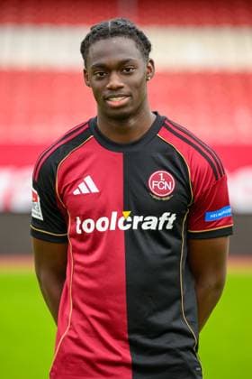 17.09.2025 - 1. FC Nürnberg FCN ( Club ) - 2. Fussball Bundesliga BL - Saison 2025 2026 - Fototermin Porträttermin Vorstellung Präsentation Pressetermin - - Einzelbild Einzelfoto Portrait Porträt Kopfbild - Mustapha Hindolo (22, 1. FC Nürnberg FCN )