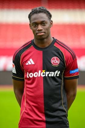 17.09.2025 - 1. FC Nürnberg FCN ( Club ) - 2. Fussball Bundesliga BL - Saison 2025 2026 - Fototermin Porträttermin Vorstellung Präsentation Pressetermin - - Einzelbild Einzelfoto Portrait Porträt Kopfbild - Mustapha Hindolo (22, 1. FC Nürnberg FCN )