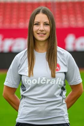 17.09.2025 - 1. FC Nürnberg FCN ( Club ) - 2. Fussball Bundesliga BL - Saison 2025 2026 - Fototermin Porträttermin Vorstellung Präsentation Pressetermin - - Einzelbild Einzelfoto Portrait Porträt Kopfbild - Anika Monatzetter (Physiotherapeutin 1. FC Nürnberg FCN )