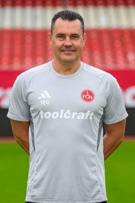 17.09.2025 - 1. FC Nürnberg FCN ( Club ) - 2. Fussball Bundesliga BL - Saison 2025 2026 - Fototermin Porträttermin Vorstellung Präsentation Pressetermin - - Einzelbild Einzelfoto Portrait Porträt Kopfbild - Gubov Milan (Physiotherapeut 1. FC Nürnberg FCN )