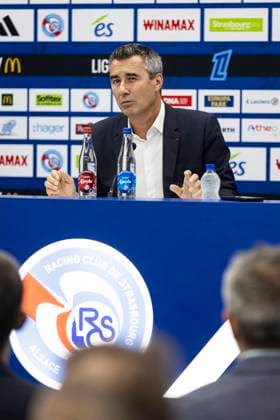 NEWS: Le president du Racing Marc Keller a reagi en confÃ rence de presse aux banderoles dÃ ployees dimanche a la Meinau. Strasbourg 18 09 2025 Le president du Racing Marc Keller a reagi en conference de presse aux banderoles dÃ ployÃ es dimanche a la Meinau.  Copyright: xelyxandroxcegarrax