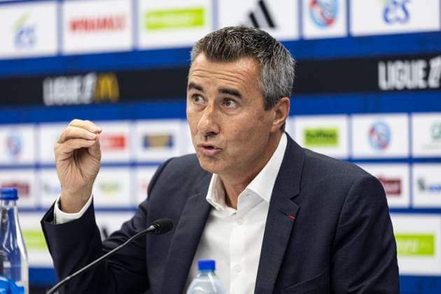 NEWS: Le president du Racing Marc Keller a reagi en confÃ rence de presse aux banderoles dÃ ployees dimanche a la Meinau. Strasbourg 18 09 2025 Le president du Racing Marc Keller a reagi en conference de presse aux banderoles dÃ ployÃ es dimanche a la Meinau.  Copyright: xelyxandroxcegarrax