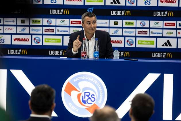 NEWS: Le president du Racing Marc Keller a reagi en confÃ rence de presse aux banderoles dÃ ployees dimanche a la Meinau. Strasbourg 18 09 2025 Le president du Racing Marc Keller a reagi en conference de presse aux banderoles dÃ ployÃ es dimanche a la Meinau.  Copyright: xelyxandroxcegarrax