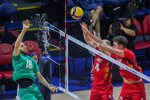(250918) -- QUEZON CITY, Sept. 18, 2025 -- Tizit Farouk (L) of Algeria competes during the pool F match between Belgium and Algeria at the FIVB Men s World Championship, WM, Weltmeisterschaft 2025 in Quezon City, the Philippines, on Sept. 18, 2025. ) (SP)PHILIPPINES-QUEZON CITY-VOLLEYBALL-FIVB MEN S WORLD CHAMPIONSHIP 2025 ROUELLExUMALI 