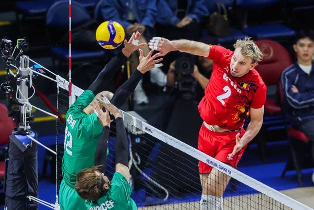 (250918) -- QUEZON CITY, Sept. 18, 2025 -- Ferre Reggers (R) of Belgium competes during the pool F match between Belgium and Algeria at the FIVB Men s World Championship, WM, Weltmeisterschaft 2025 in Quezon City, the Philippines, on Sept. 18, 2025. ) (SP)PHILIPPINES-QUEZON CITY-VOLLEYBALL-FIVB MEN S WORLD CHAMPIONSHIP 2025 ROUELLExUMALI 