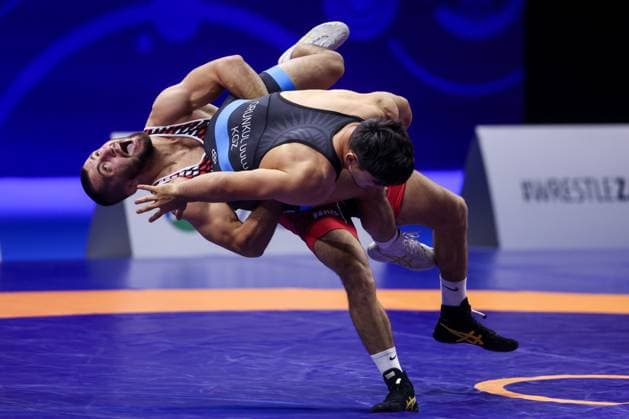 UWW World Championships 2025 - Day 7 ZAGREB, CROATIA - SEPTEMBER 18: Karlo Kodric of Croatia (red) competes with Bekzat Orunkul Uulu of Kyrgyzstan during UWW World Championship, WM, Weltmeisterschaft 2025 Men s 82kg weight class round of 16 match on September 18, 2025 at Arena Zagreb in Zagreb, Croatia.  IgorxKralj PIXSELL