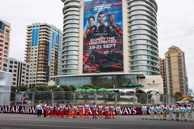 F1 - AZERBAIJAN GRAND PRIX 2025 marshall, commissaire de piste, marshal, marshalls, marshals during the 2025 Formula 1 Qatar Airways Azerbaijan Grand Prix, 17th round of the 2025 FIA Formula One World Championship, WM, Weltmeisterschaft from September 19 to 21, 2025 on the Baku City Circuit, in Baku, Azerbaijan - BakuAzerbaijan Copyright: xANTONINxVINCENTx