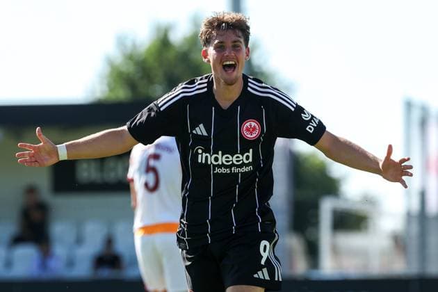 2025.09.18 xJFx Sportpark Dreieich Dreieich (GER), UEFA Youth League 2025 2026 Ligaphase Spieltag 1 Eintracht Frankfurt - Galatasaray SK v.l., Alexander Staff (Eintracht Frankfurt) Torjubel, Goal celebration, celebrate the goal (DFL DFB REGULATIONS PROHIBIT ANY USE OF PHOTOGRAPHS as IMAGE SEQUENCES and or QUASI-VIDEO) Copyright: JoaquimxFerreira