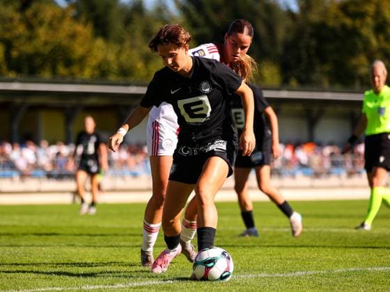 WOMEN SOCCER - EC, Sturm vs Ajax BAD SCHWANBERG,AUSTRIA,18.SEP.25 - WOMEN SOCCER - UEFA Women s Europa Cup, SK Sturm Graz vs Ajax Amsterdam, qualification. Image shows Leonie Tragl (Sturm) and Mirte van Koppen (Ajax).  GEPAxpictures xJamesxDoak