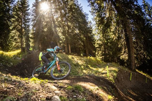 Whoop UCI Mountainbikeworldcup Downhill Lenzerheide VERGIER Loris COMMENCAL MUC-OFF BY RIDING ADDICTIONat Whoop UCI Mountainbikeworldcup Downhill Lenzerheide, 18.09.2025,in Lenzerheide,SUI Foto: Sebastian Sternemannat Whoop UCI Mountainbikeworldcup Downhill Lenzerheide, 18.09.2025,in Lenzerheide,SUI Foto: Sebastian Sternemann