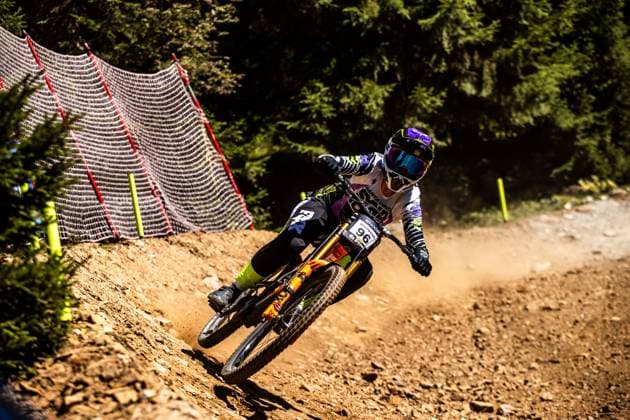 Whoop UCI Mountainbikeworldcup Downhill Lenzerheide HOFFMANN Nina SANTA CRUZ SYNDICATEat Whoop UCI Mountainbikeworldcup Downhill Lenzerheide, 18.09.2025,in Lenzerheide,SUI Foto: Sebastian Sternemannat Whoop UCI Mountainbikeworldcup Downhill Lenzerheide, 18.09.2025,in Lenzerheide,SUI Foto: Sebastian Sternemann