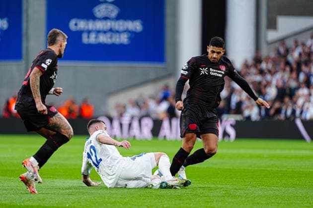 Lukas Lerager (FC Kopenhagen, 12), Equi Fernandez (Bayer 04 Leverkusen, 06) DEN, FC Kopenhagen vs. Bayer 04 Leverkusen, Fussball, UEFA Champions League, Spieltag 1, Spielzeit 2025 2026, 18.09.2025 DEN, FC Kopenhagen vs. Bayer 04 Leverkusen, Fussball, UEFA Champions League, Spieltag 1, Spielzeit 2025 2026, 18.09.2025 Kopenhagen Copyright: xEibner-Pressefoto MarcelxvonxFehrnx EP_MFN
