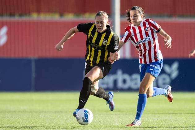 250918 Alice Bergström of Häcken and Amaiur Sarriegi of Atletico Madrid during the second leg UEFA Women™s Champions League third qualifying round football match between Atletico Madrid and Häcken on September 18, 2025 in Madrid. Photo: Carl Sandin BILDBYRAN kod CS CS0773 fotboll football soccer fotball uefa womens champions league atletico madrid häcken dam bbeng Copyright: CARLxSANDIN BB250918CS044