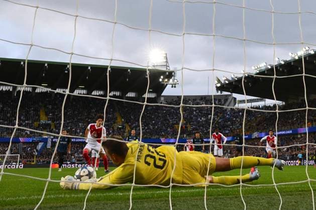 Club Brugge v Monaco - UEFA Champions League BRUGGE, BELGIUM - SEPTEMBER 18 : Mignolet Simon goalkeeper of Club Brugge stops a penalty during the UEFA Champions League 2025 26 League Phase MD1 match between Club Brugge and Monaco on September 18, 2025 in Brugge, Belgium, 18 09 2025 Brugge Belgium  Copyright: xVincentxKalutx