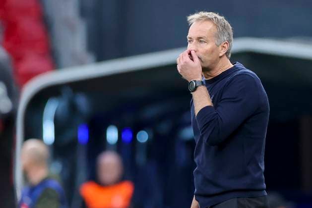 Trainer Kasper Hjulmand (Bayer 04 Leverkusen) schaut enttaeuscht, UEFA Champions League 2025 26 League Phase MD1, F.C. Copenhagen v Bayer 04 Leverkusen, Parken Stadium am 18. September 2025 in Kopenhagen, Dänemark. (Foto von Marco Steinbrenner DeFodi Images) Trainer Kasper Hjulmand (Bayer 04 Leverkusen) looks dejected, UEFA Champions League 2025 26 League Phase MD1, F.C. Copenhagen v Bayer 04 Leverkusen, Parken Stadium, September 18, 2025 in Copenhagen, Denmark. (Photo by Marco Steinbrenner DeFodi Images) Coach Kasper Hjulmand Bayer 04 Leverkusen looks disappointed, UEFA Champions League 2025 26 League Phase MD1, F C Copenhagen v Bayer 04 Leverkusen, Parken Stadium, September 18, 2025 in Copenhagen, Denmark Photo by Marco Steinbrenner DeFodi Images Coach Kasper Hjulmand Bayer 04 Leverkusen looks dejected, UEFA Champions League 2025 26 League Phase MD1, F C Copenhagen v Bayer 04 Leverkusen, Parken Stadium, September 18, 2025 in Copenhagen, Denmark Photo by Marco Steinbrenner DeFodi Images
