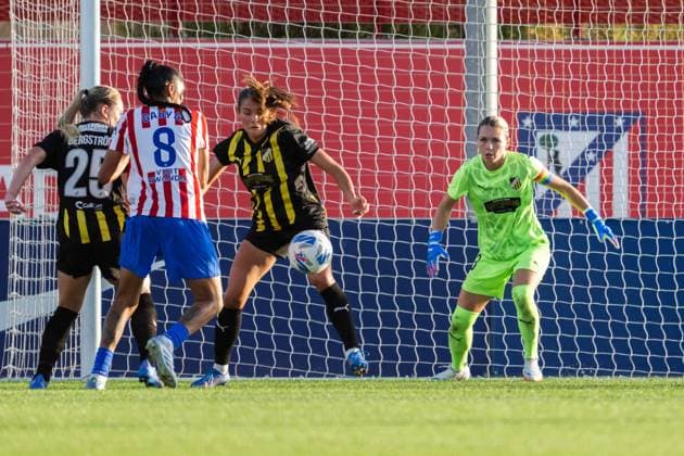 250918 Goalkeeper Jennifer Falk of Häcken during the second leg UEFA Women™s Champions League third qualifying round football match between Atletico Madrid and Häcken on September 18, 2025 in Madrid. Photo: Carl Sandin BILDBYRAN kod CS CS0773 fotboll football soccer fotball uefa womens champions league atletico madrid häcken dam bbeng Copyright: CARLxSANDIN BB250918CS049