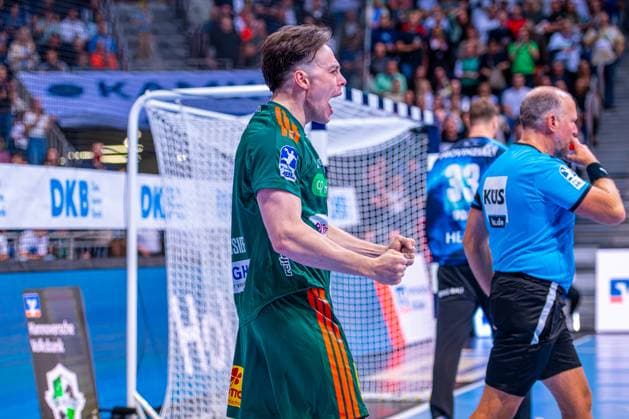Leif Tissier (TSV Hannover-Burgdorf, Nr. 7) (v.l.), TSV Hannover-Burgdorf (grün) gegen THW Kiel (weiß) am 3. Spieltag der Saison 2025 2026 in der DAIKIN Handball-Bundesliga (18.09.2025, ZAG Arena (Hannover, GER), Copyright: xJanxGuentherx xTSVxHannover-Burgdorfx