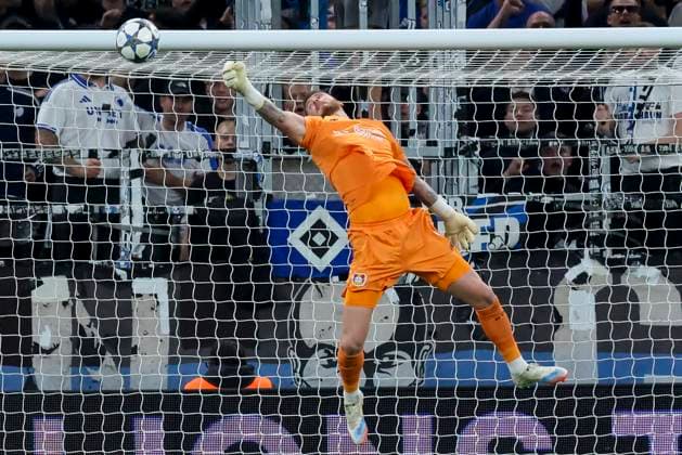 Torhueter Mark Flekken (Bayer 04 Leverkusen) kontrolliert den Ball, UEFA Champions League 2025 26 League Phase MD1, F.C. Copenhagen v Bayer 04 Leverkusen, Parken Stadium am 18. September 2025 in Kopenhagen, Dänemark. (Foto von Marco Steinbrenner DeFodi Images) Torhueter Mark Flekken (Bayer 04 Leverkusen) controls the ball, UEFA Champions League 2025 26 League Phase MD1, F.C. Copenhagen v Bayer 04 Leverkusen, Parken Stadium, September 18, 2025 in Copenhagen, Denmark. (Photo by Marco Steinbrenner DeFodi Images) Torhueter Mark Flekken Bayer 04 Leverkusen controls the ball, UEFA Champions League 2025 26 League Phase MD1, F C Copenhagen v Bayer 04 Leverkusen, Parken Stadium, September 18, 2025 in Copenhagen, Denmark Photo by Marco Steinbrenner DeFodi Images Torhueter Mark Flekken Bayer 04 Leverkusen controls the ball, UEFA Champions League 2025 26 League Phase MD1, F C Copenhagen v Bayer 04 Leverkusen, Parken Stadium, September 18, 2025 in Copenhagen, Denmark Photo by Marco Steinbrenner DeFodi Images