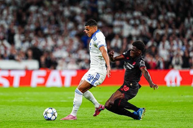 Elias Achouri (FC Kopenhagen, 30), Ernest Poku (Bayer 04 Leverkusen, 19) DEN, FC Kopenhagen vs. Bayer 04 Leverkusen, Fussball, UEFA Champions League, Spieltag 1, Spielzeit 2025 2026, 18.09.2025 DEN, FC Kopenhagen vs. Bayer 04 Leverkusen, Fussball, UEFA Champions League, Spieltag 1, Spielzeit 2025 2026, 18.09.2025 Kopenhagen Copyright: xEibner-Pressefoto MarcelxvonxFehrnx EP_MFN