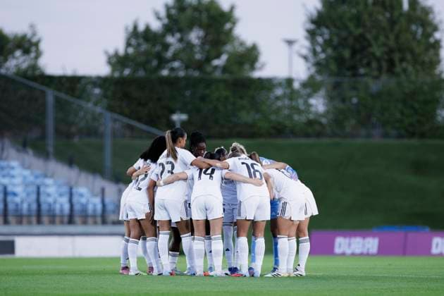 UEFA Women s Champions League - Real Madrid vs Eintracht MADRID, SPAIN -September 18: Real Madrid players talking during the UEFA Women s Champions League25 26 match between Real Madrid and Eintracht at Alfredo Di Stefano stadium in Madrid. (Photo by Guillermo Martinez) Madrid Alfredo Di Stefano Stadium Spain Copyright: xGuillermoxMartinezx