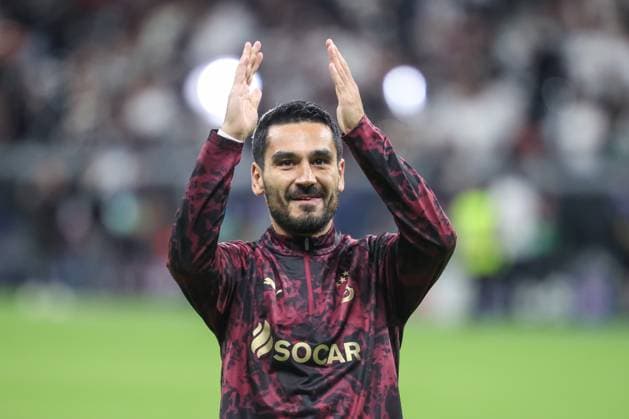 Ilkay Gundogan (Galatasaray SK, 20) mit Gruss an die Fans, GER, Eintracht Frankfurt vs Galatasaray Istanbul, Fussball, UEFA Champions League, Ligaphase, 1. Spieltag, Spielzeit 2025 2026, 18.09.2025 GER, Eintracht Frankfurt vs Galatasaray Istanbul, Fussball, UEFA Champions League, Ligaphase, 1. Spieltag, Spielzeit 2025 2026, 18.09.2025 Frankfurt am Main Copyright: xEibner-Pressefoto JanxPrihodax EP_JPA
