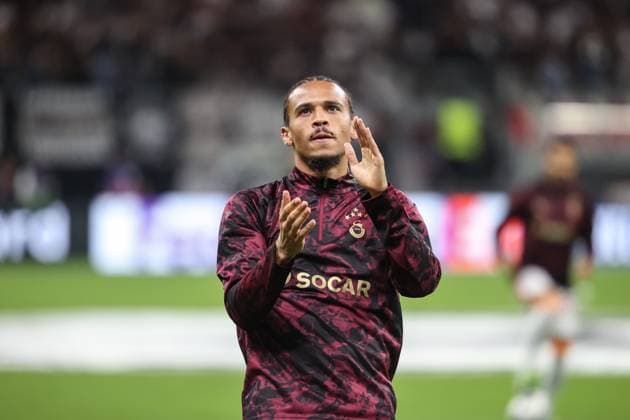 Leroy Sane (Galatasaray SK, 10) bei den Fans vor dem Spiel, GER, Eintracht Frankfurt vs Galatasaray Istanbul, Fussball, UEFA Champions League, Ligaphase, 1. Spieltag, Spielzeit 2025 2026, 18.09.2025 GER, Eintracht Frankfurt vs Galatasaray Istanbul, Fussball, UEFA Champions League, Ligaphase, 1. Spieltag, Spielzeit 2025 2026, 18.09.2025 Frankfurt am Main Copyright: xEibner-Pressefoto JanxPrihodax EP_JPA