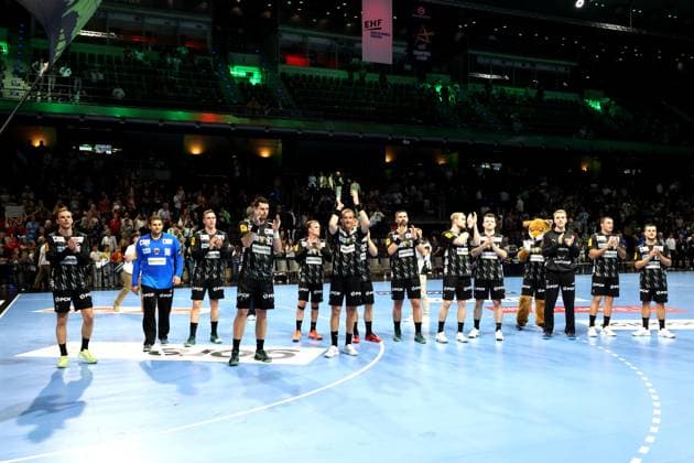 DEU, EHF Champions League, Fuechse Berlin vs. Aalborg, 18.09.2025, Max-Schmeling-Halle, Berlin, DEU, EHF Champions League, Fuechse Berlin vs. Aalborg, im Bild Fuechse-Spielerkreis