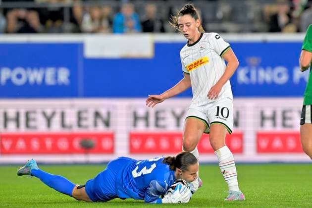 OH Leuven women v FC Vorskla Poltava - UEFA Champions League LEUVEN, BELGIUM - SEPTEMBER 18 : Reynders AUrelie midfielder of OH Leuven Women battles for the ball with Kateryna Samson goalkeeper of FC Vorskla Poltava during the UEFA women Champions League 2025 26 first qualifying round first leg between OH Leuven women and FC Vorskla Poltava on September 18, 2025 in Leuven, Belgium, 18 09 2025 Leuven Belgium  Copyright: xSesx