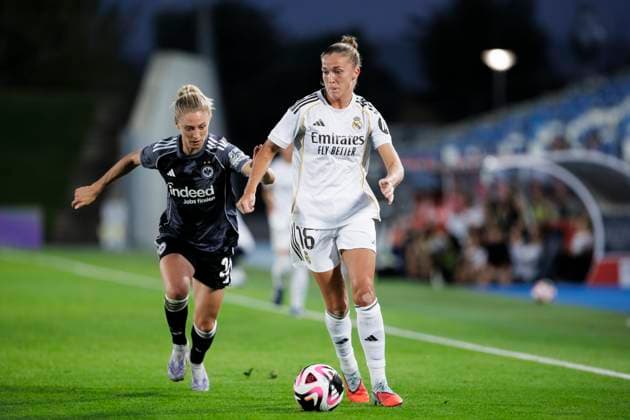 UEFA Women s Champions League - Real Madrid vs Eintracht MADRID, SPAIN -September 18:Filippa Angeldahl of Real Madrid and Rebecka Blomqvist of Eintracht Frankfurt fight for the ball during the UEFA Women s Champions League25 26 match between Real Madrid and Eintracht at Alfredo Di Stefano stadium in Madrid. (Photo by Guillermo Martinez) Madrid Alfredo Di Stefano Stadium Spain Copyright: xGuillermoxMartinezx