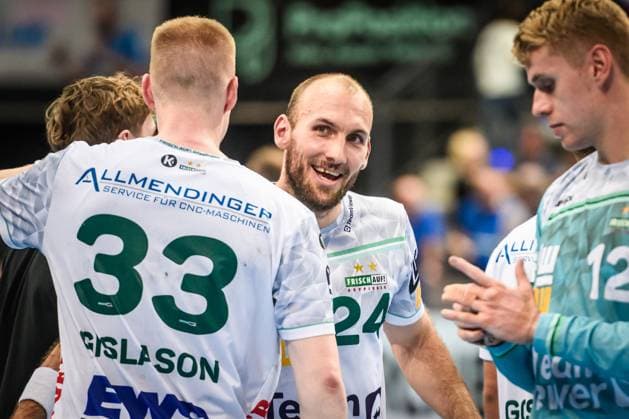 Marcel Schiller (Frisch auf! Goeppingen, 24) - freut sich nach Schlusstreffer mit Ymir Oern Gislason (Frisch auf! Goeppingen, 33) und Kristian Saeveras (Frisch auf! Goeppingen, 12) GER, TVB 1898 Stuttgart - Frisch Auf! Goeppingen, DAIKIN HBL, Handball, Bundesliga, 5. Spieltag, Spielzeit 2025 2026, 18.09.2025 GER, TVB 1898 Stuttgart - Frisch Auf! Goeppingen, DAIKIN HBL, Handball, Bundesliga, 5. Spieltag, Spielzeit 2025 2026, 18.09.2025 Stuttgart Copyright: xSandyxDinkelackerx EP_SDR