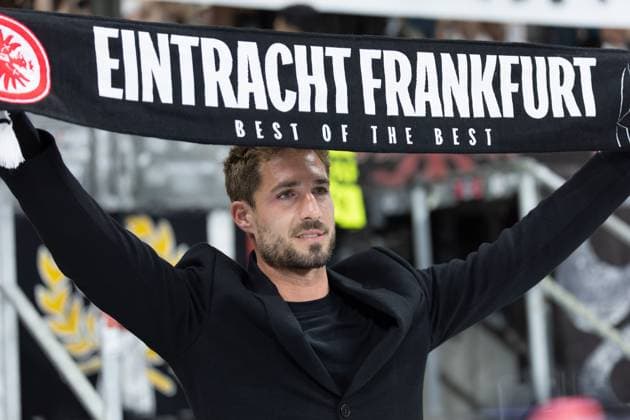 Eintracht Frankfurt - Galatasaray Istanbul, UEFA Champions League Kevin Trapp verabschiedet sich von den Fans. Spieltag 1 der UEFA Champions League zwischen Eintracht Frankfurt und Galatasaray Istanbul am 18. September 2025 im Deutsche Bank Park in Frankfurt am Main., Frankfurt am Main Hessen Deutschland Deutsche Bank Park *** Eintracht Frankfurt Galatasaray Istanbul, UEFA Champions League Kevin Trapp says goodbye to the fans Matchday 1 of the UEFA Champions League between Eintracht Frankfurt and Galatasaray Istanbul on September 18, 2025 at Deutsche Bank Park in Frankfurt am Main , Frankfurt am Main Hessen Germany Deutsche Bank Park